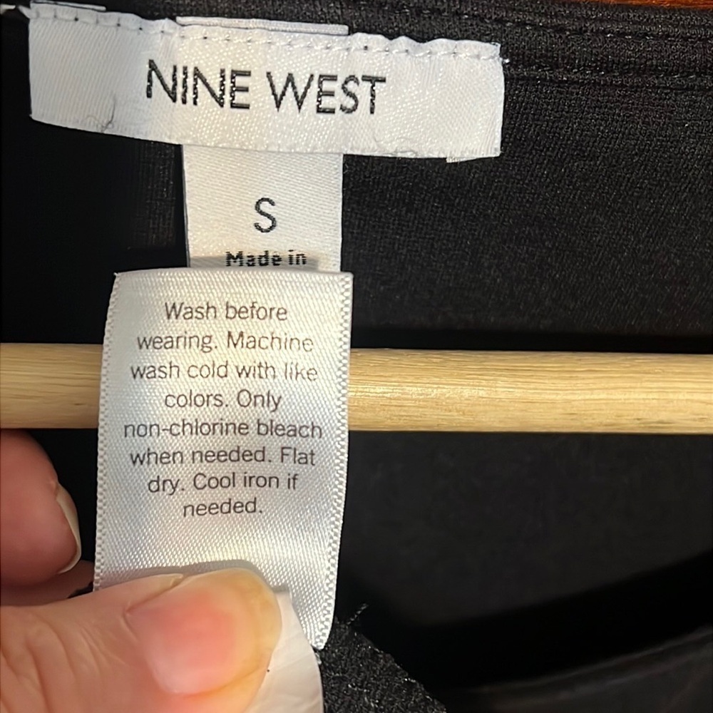 Nine West Classic Little Black Dress W/Capped Sleeves EUC - Picture 2 of 9